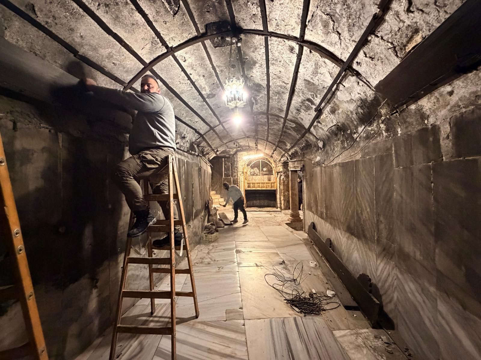 I lavori nella Grotta della Natività