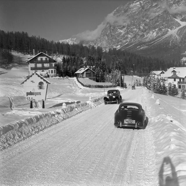 Cortina, 1956 - Manifesti pubblicitari / Foto ufficio stampa Gallerie d'Italia