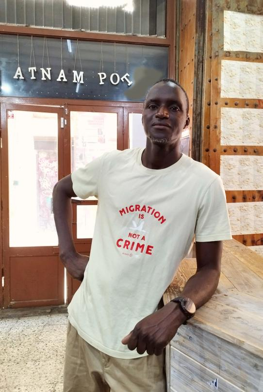Lamine Sarr del Sindicato Popular de Vendedores Ambulantes a Barcellona, uno dei sei portavoce nazionali di Regularización Ya /Foto Ghirardelli