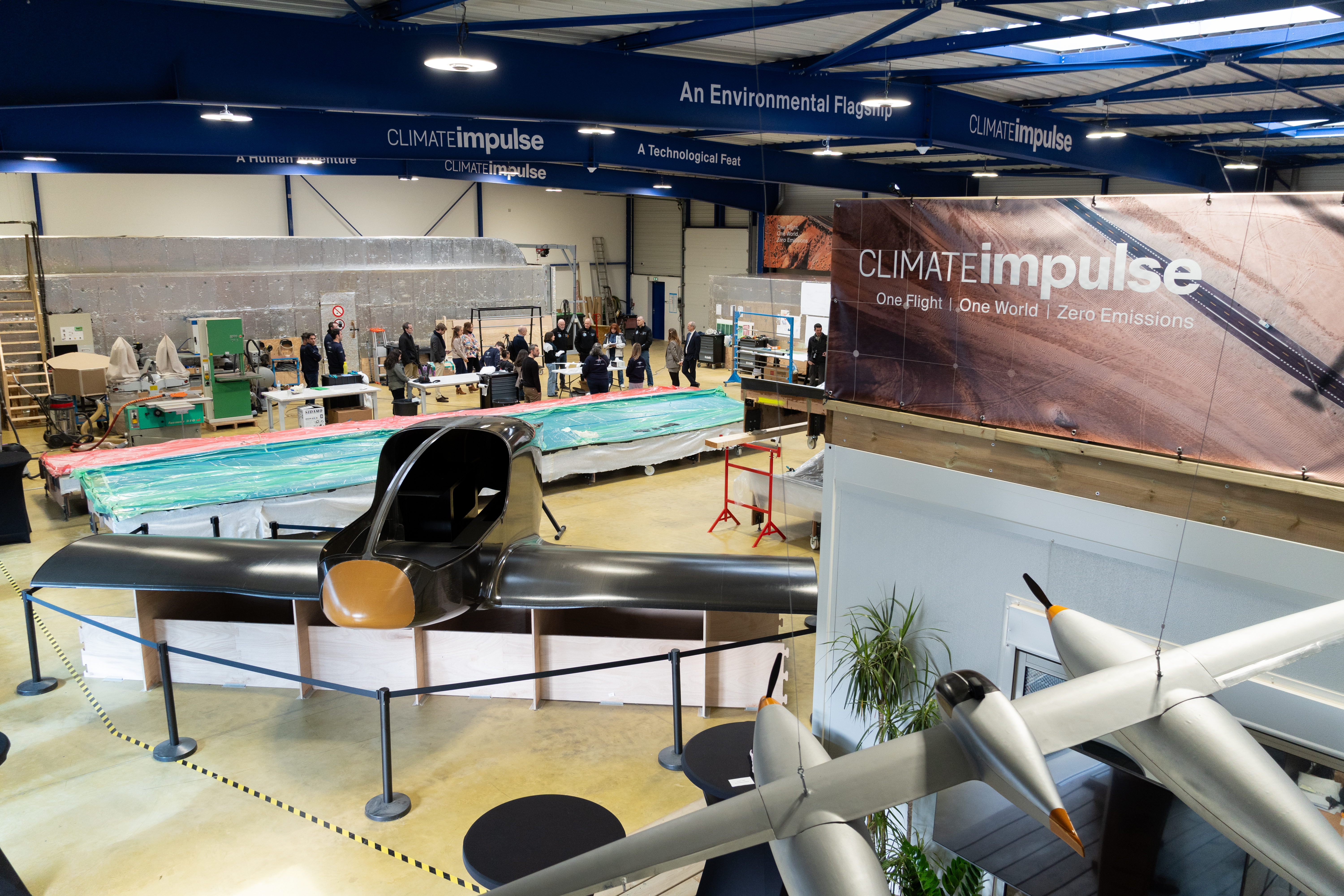 I modelli dell'aereo di Piccard in esposizione a Parigi