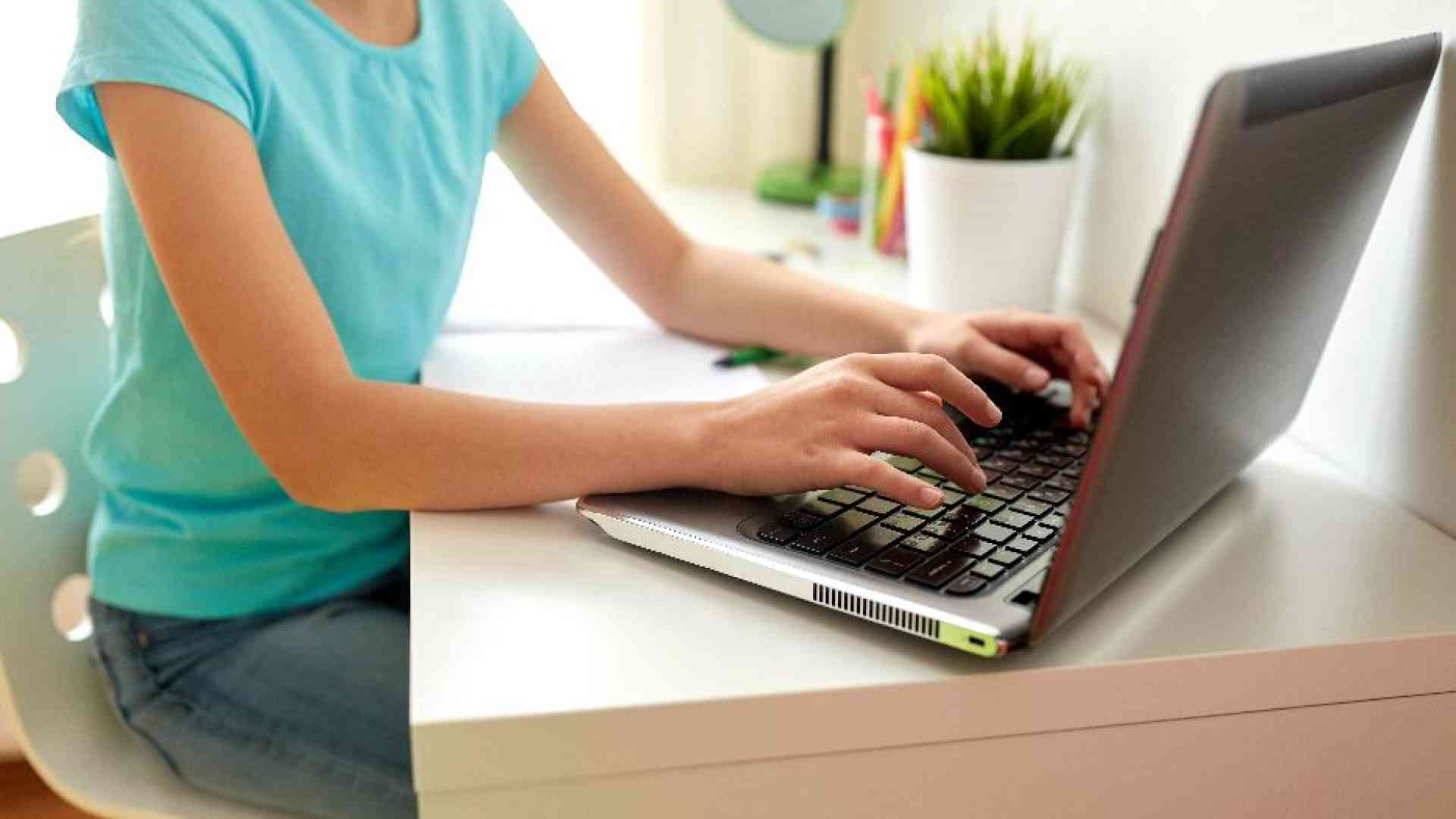 Italian Study Computer Screen Gli studenti italiani sono molto bravi col computer (e c'entrano i libri)