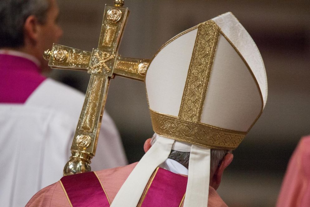 Papa Francesco con la casula rosa durante il tempo di Avvento