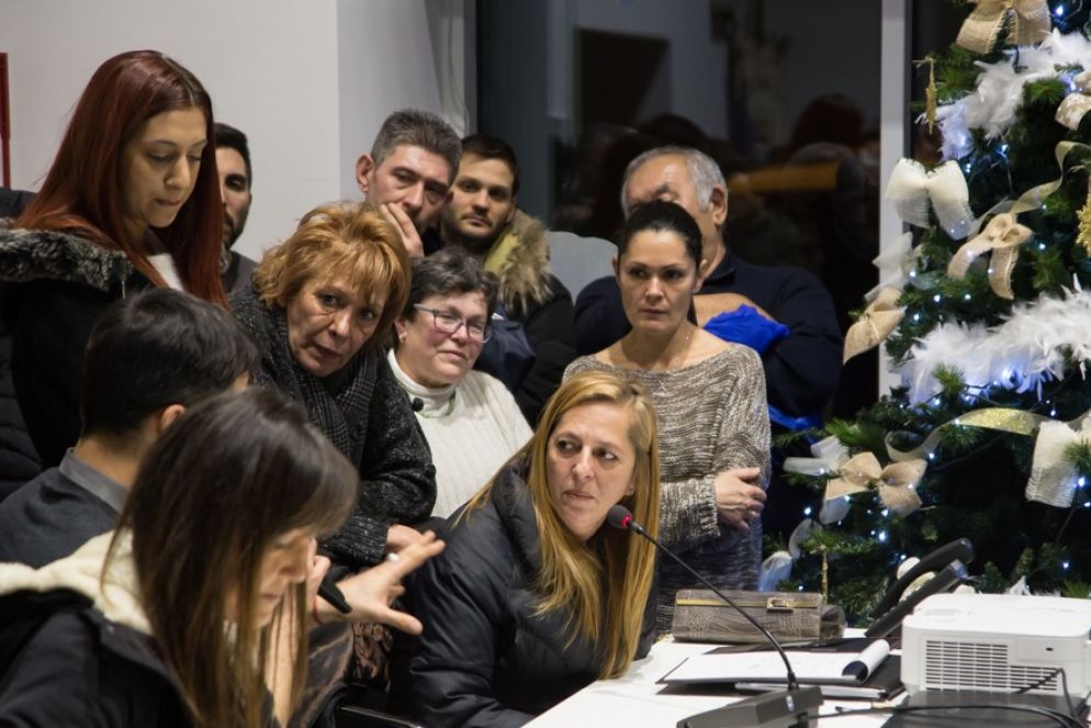 In primo piano Roberta Barelli (alle spalle in piedi Giada, l'unica figlia rimasta). Dietro Federico Scotta: 3 figli desaparecidos