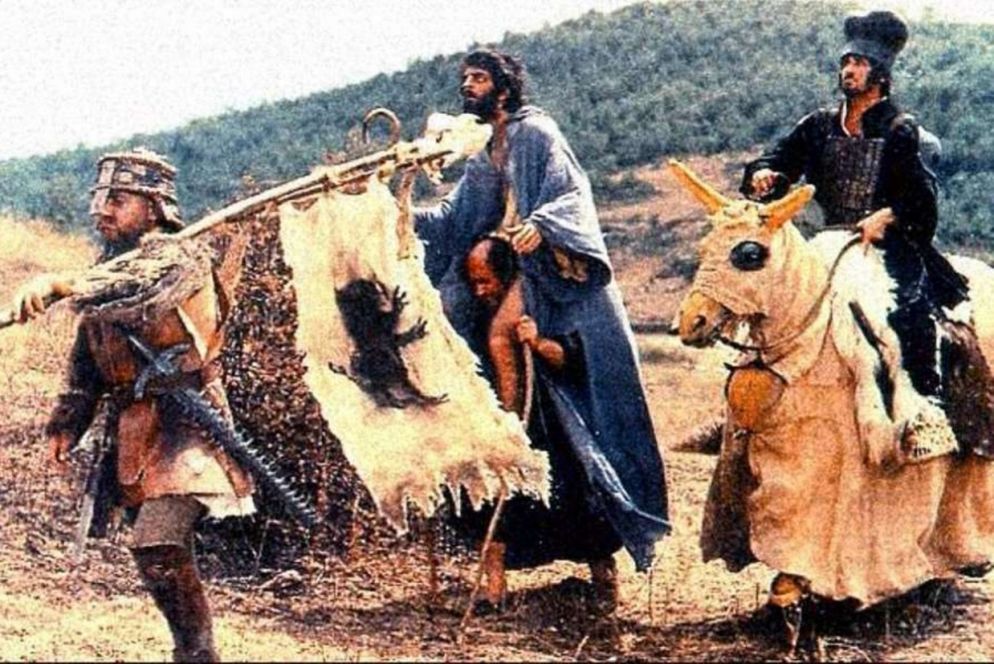 "Brancaleone alle crociate" di Mario Monicelli. A sinistra, Paolo Villaggio è Thorz