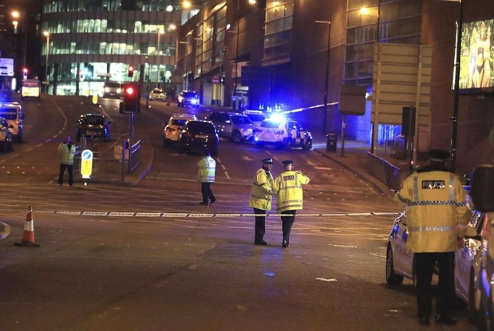 Tutta la zona dell'attentato è stata isolata dagli agenti (Ansa/Ap)