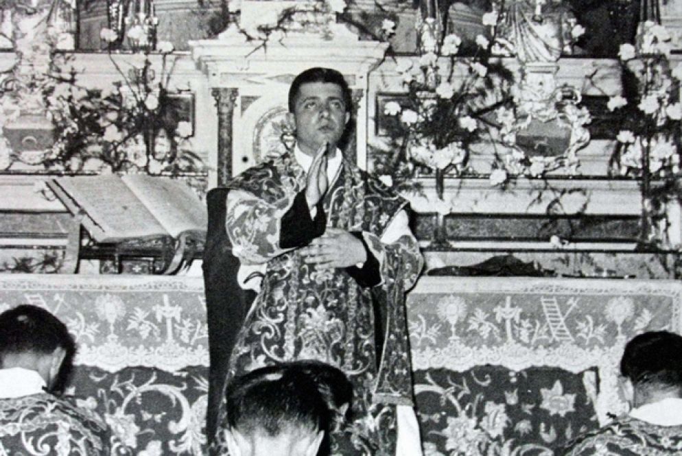 Dionigi Tettamanzi durante la sua Prima Messa il 29 giugno 1957 a Renate, suo paese natale