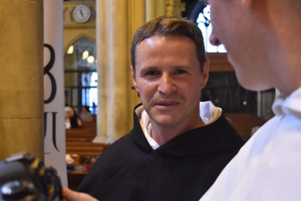 Padre Philip Mulrine con l'abito domenicano nel giorno della sua ordinazione (foto sito www.dominicans.ie)