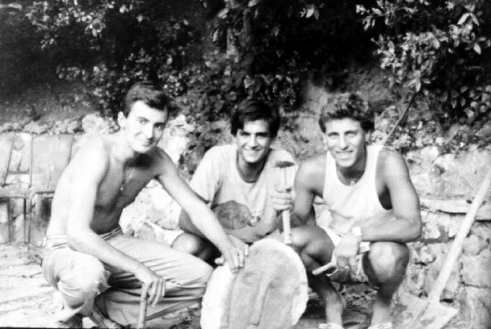I tre studenti livornesi Michele Ghelarducci (S), Piero Luridiana (C) e Francesco Ferruccio (D) autori della burla delle teste di Modigliani nel 1984
