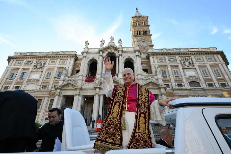 Papa Leone abbraccia Roma: «Sono romano. La Chiesa? Tenerezza e ascolto»