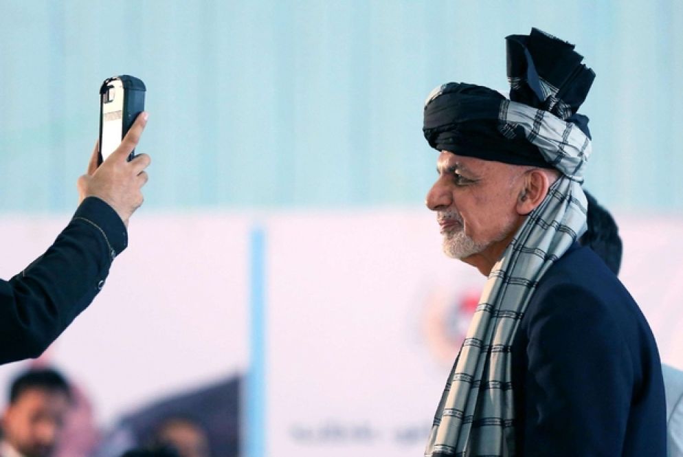Il presisdnte afghani Ashraf Ghani vota a Kabul (Ansa)