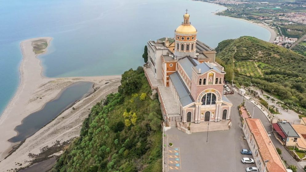 Il santuario della Madonna del Tindari, a Patti (www.santuariotindari.it)