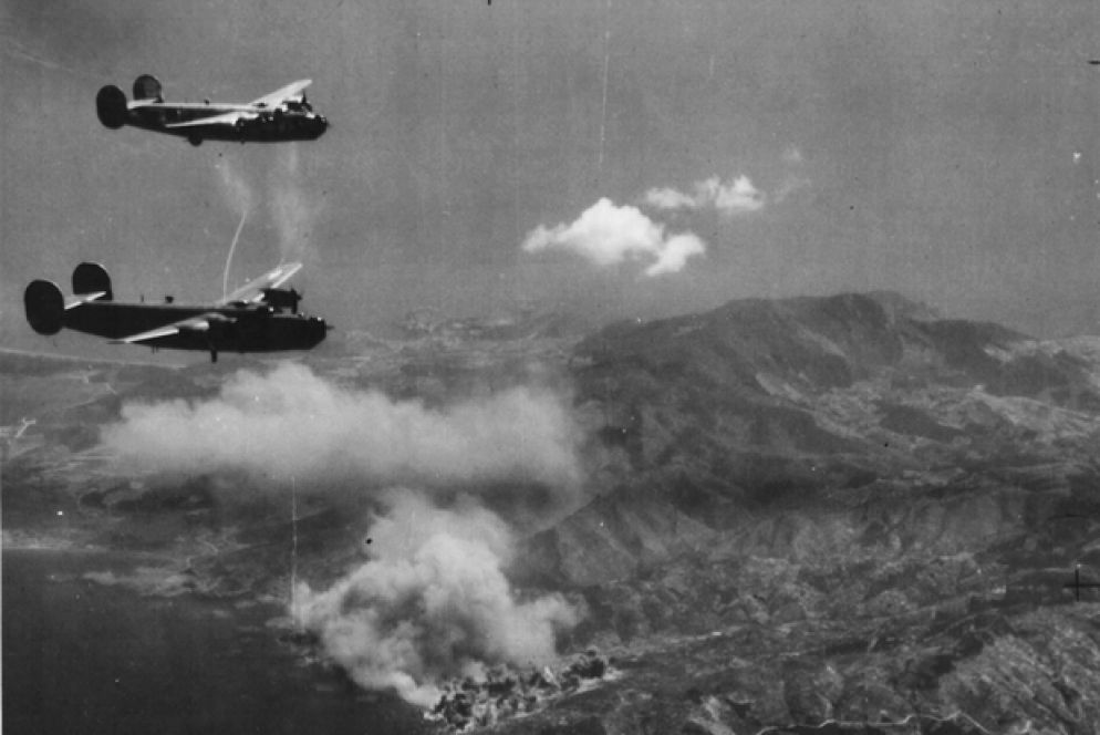 Il bombardamento di Porto Santo Stefano / National Archives and Records Administration