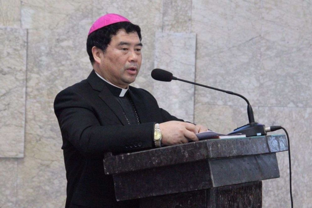 Il vescovo Guo Xijin è stato al centro di una complessa vicenda Secondo alcuni media sarebbe stato rapito, circostanza negata dal presule che però ha ammesso di essersi allontanato dalla sua diocesi: «Non posso dire di essere stato costretto, ma in certe circostanze non c’è altra scelta»