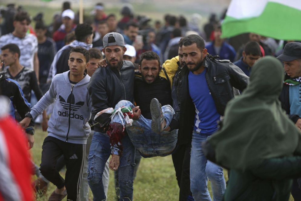 Un palestinese ferito (Ansa)