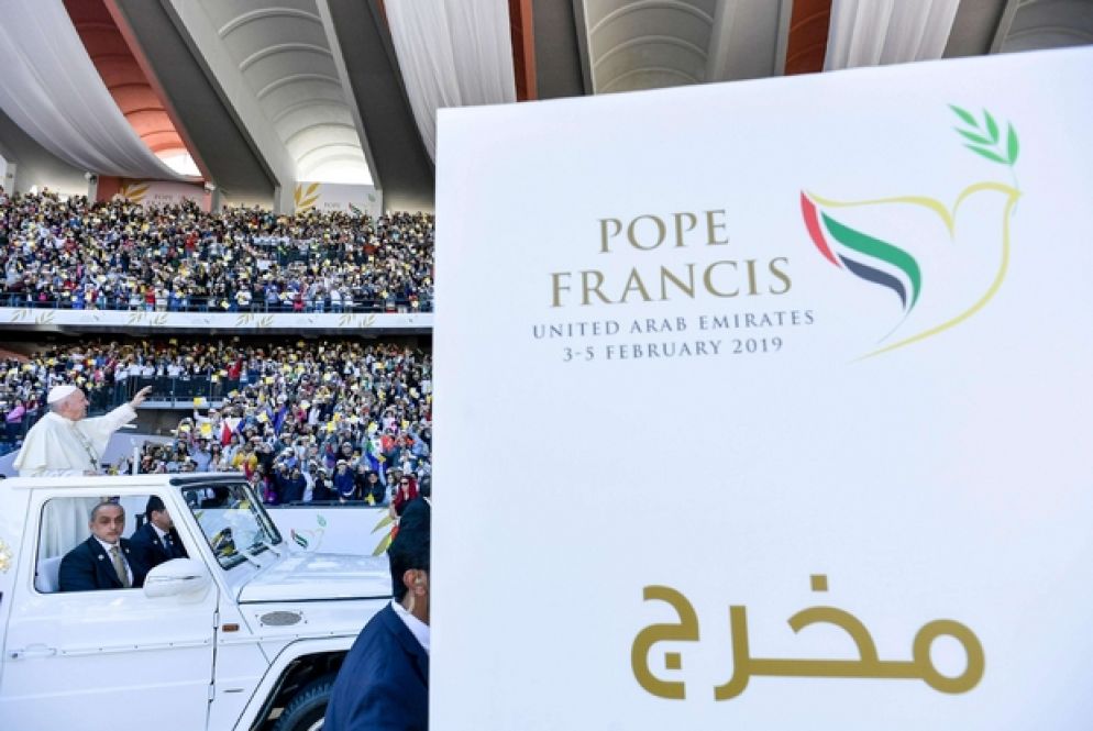 L'arrivo nello stadio per la Messa (Fotogramma)
