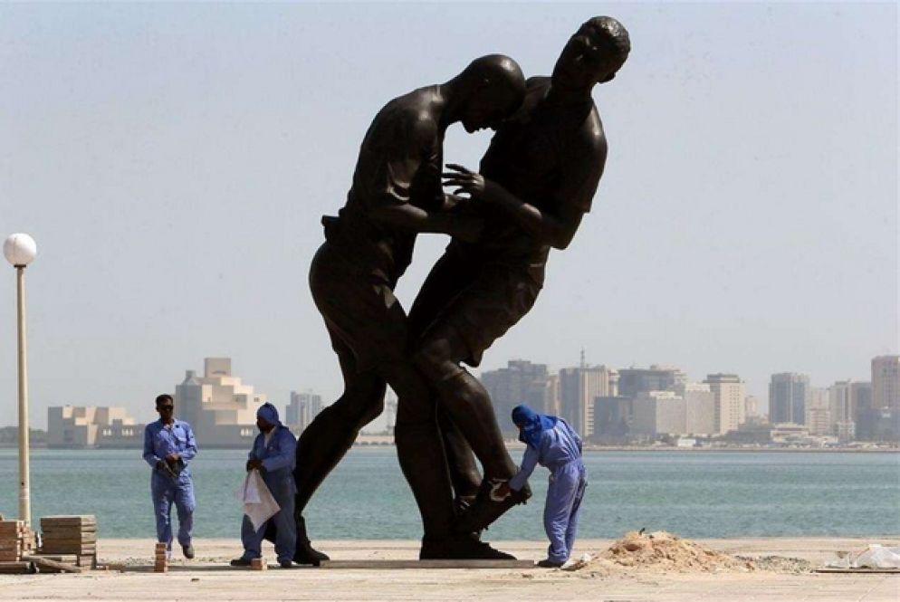 “Coup de tete” di Adel Adbessemed durante la sua breve permanenza sul lungomare di Doha