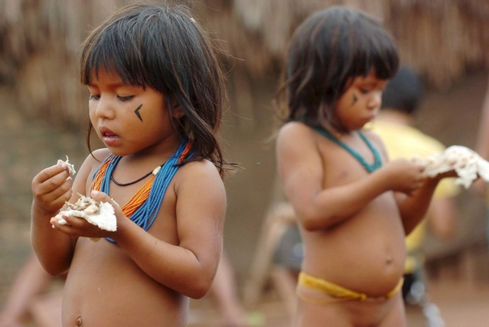 Bimbe della comunità di Canarana nel Mato Grosso: gli indigeni dicono no al piano Bolsonaro - Ansa