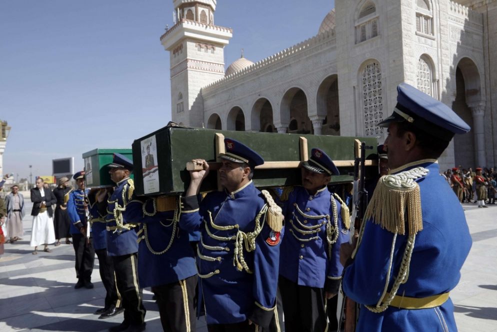 Il funerale di un ufficiale degli Houti a Sanaa, la capitale yemenita - Ansa