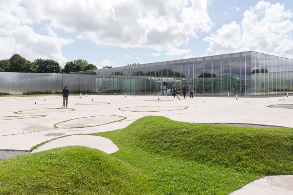 La sede del Louvre-Lens, progettata dallo studio SANAA e aperta nel 2012 - Frederic Iovino