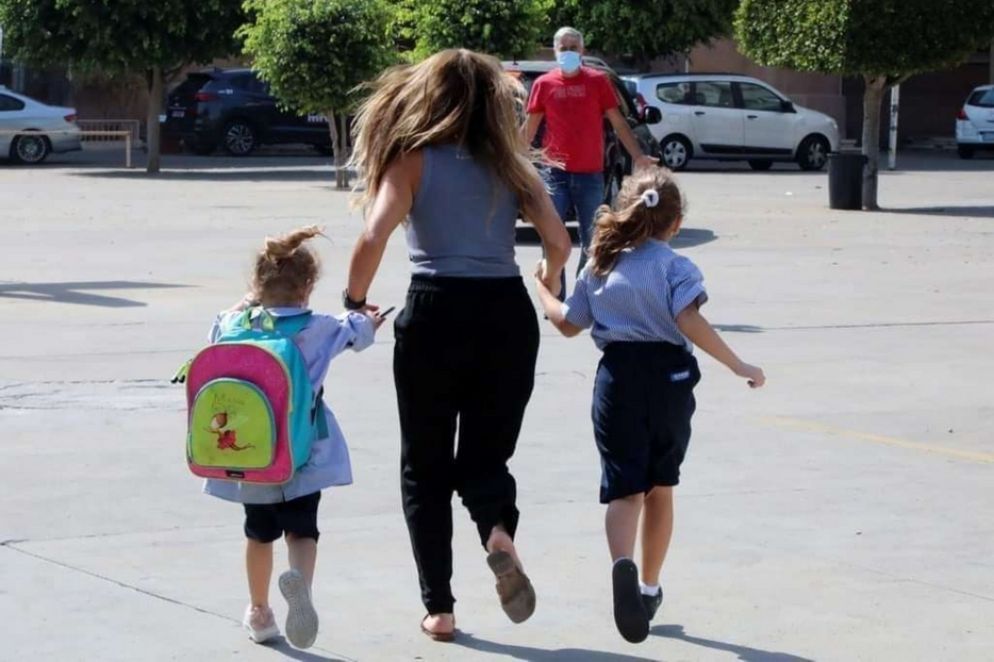 Beirut. Una madre fugge con i due figli per mettersi al riparo - Social da Beirut