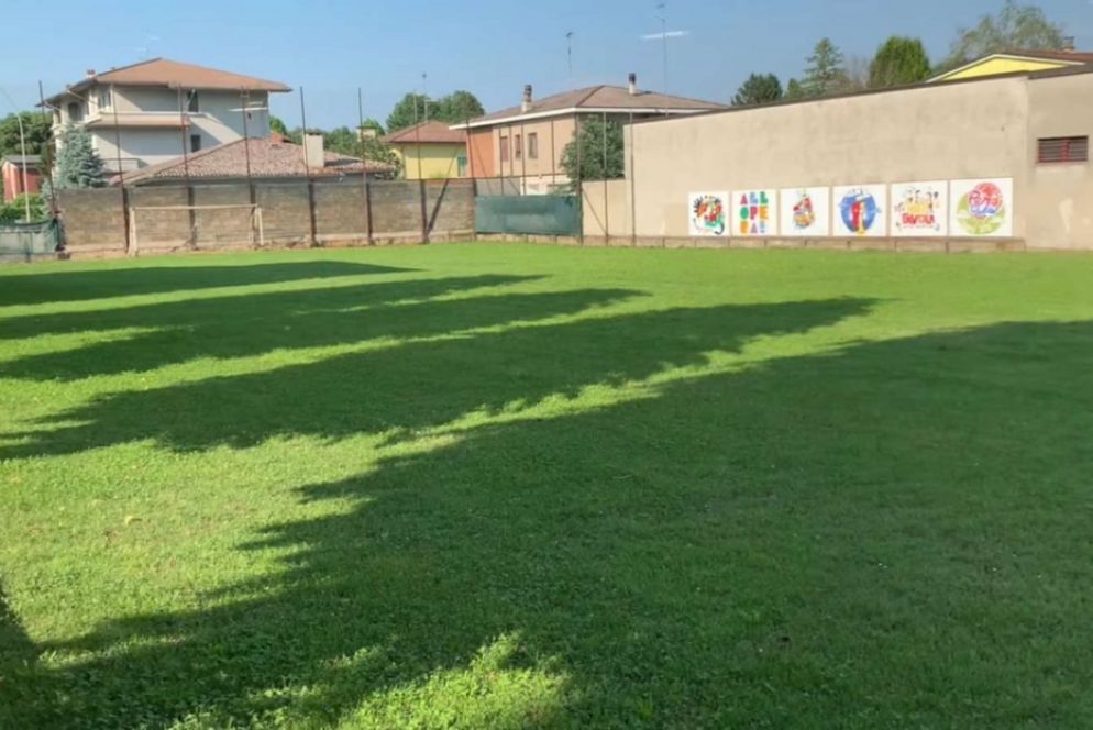 Il campo dell'oratorio di Cicognara dove si svolgerà la Messa per 500 persone - Unità pastorale “Beata Vergine delle Grazie”