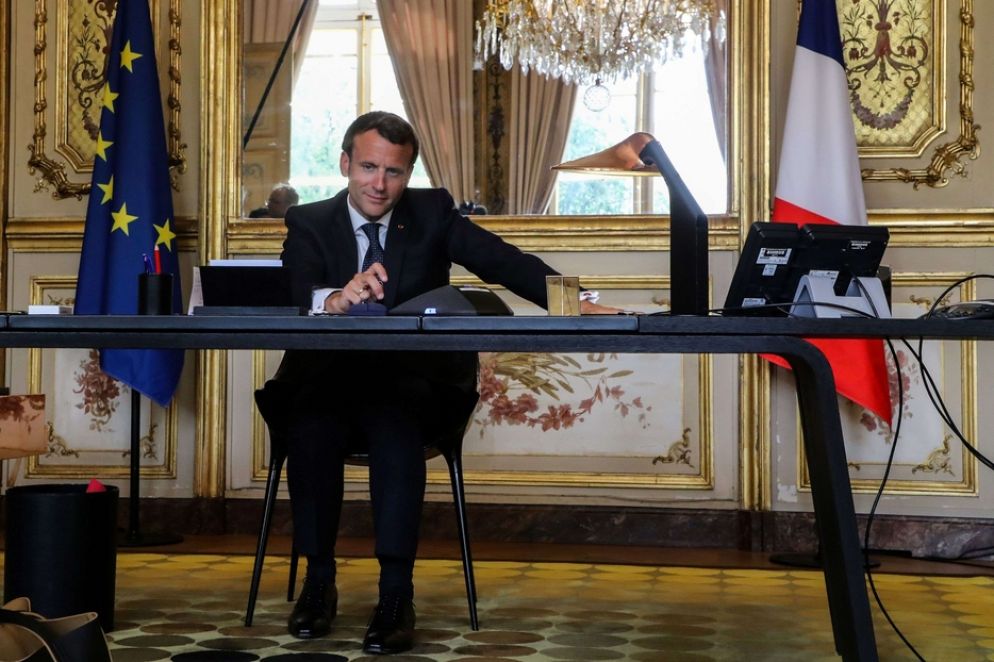 Il presidente Macron in videoconferenza con il Papa - Reuters
