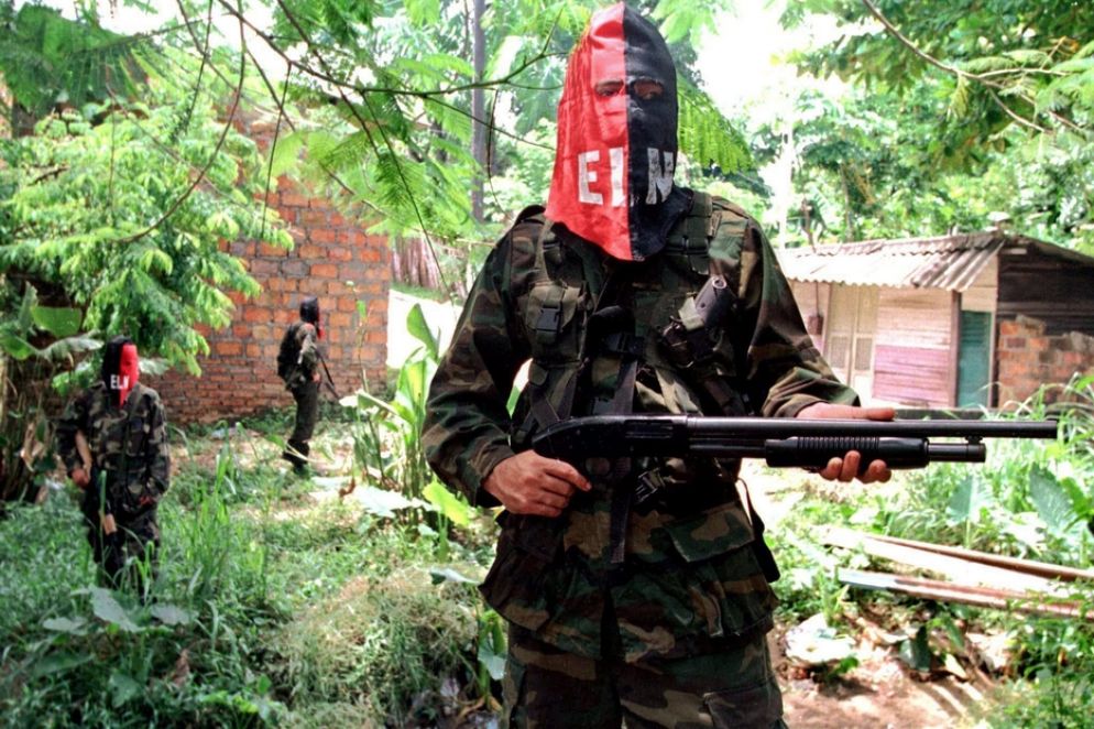 Un guerrigliero dell'Esercito di liberazione nazionale - Ansa