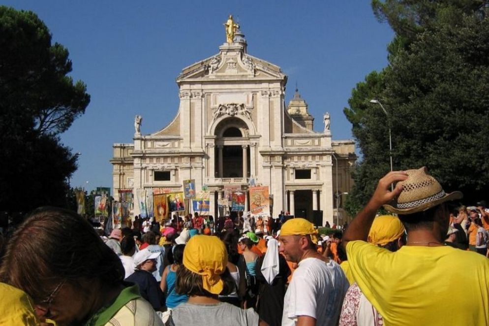 La festa del Perdono di Assisi in un'immagine d'archivio negli anni prima del Covid - Avvenire