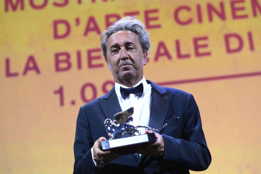 Paolo Sorrentino con il Leone d'Argento - Ansa