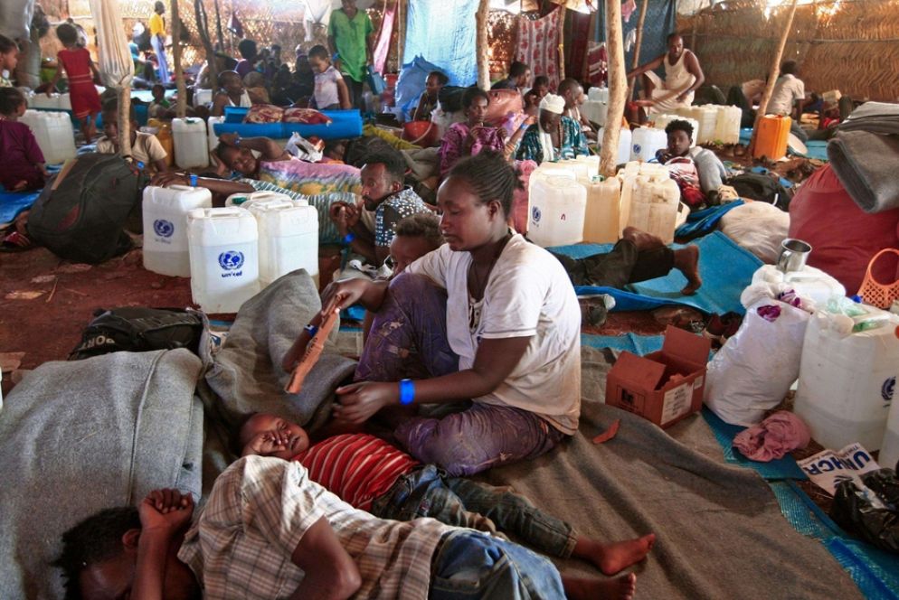 Rifugiati in fuga dell'ennesimo conflitto. Ecco perché continau ad aumentare la pressione dei migranti sull'Europa - Ansa