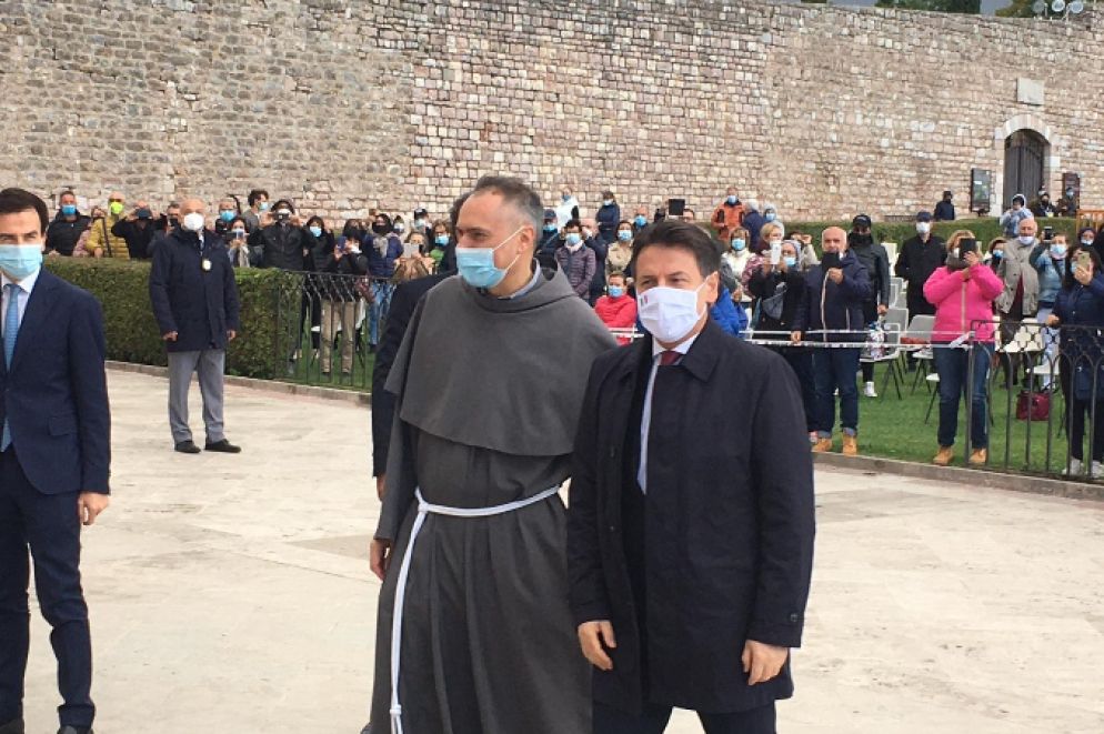 Il custode del Sacro Convento, padre Gambetti, accoglie il premier Giuseppe Conte - .