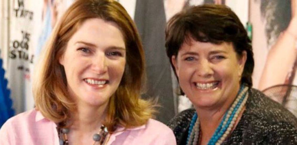 Tracey Gilmore (a sinistra) e Tracey Chambers - www.theclothingbank.org.za