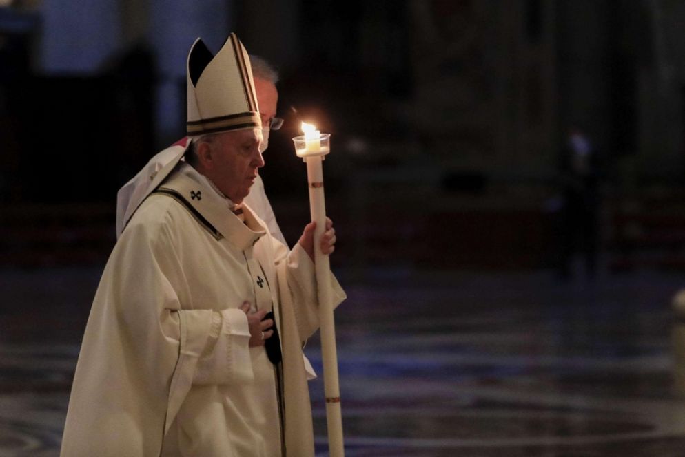 Il Papa celebra la Messa per i consacrati - Ansa