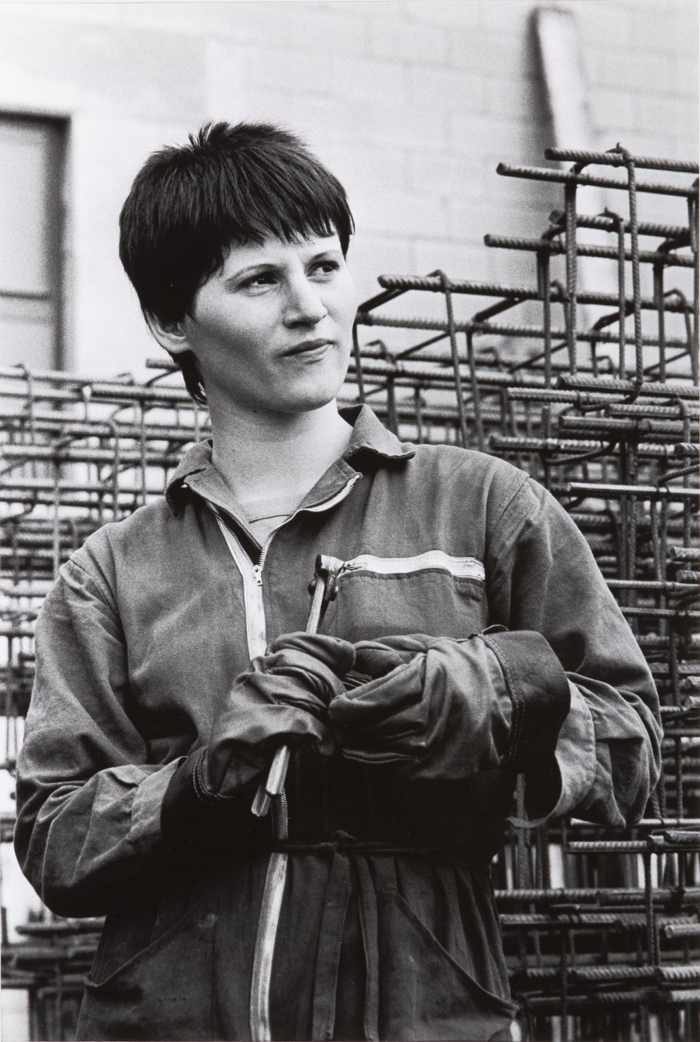 Giovane operaia in cantiere, Forlì, 1978 - © Paola Agosti