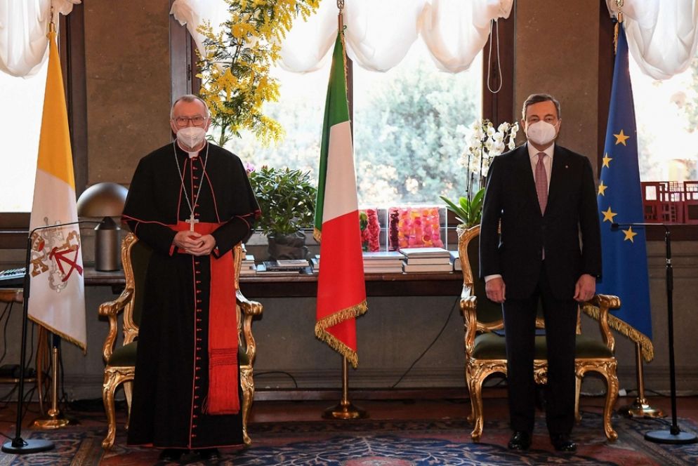 Il segretario di Stato della Santa Sede, cardinale Pietro Parolin, con il premier Mario Draghi - Ansa