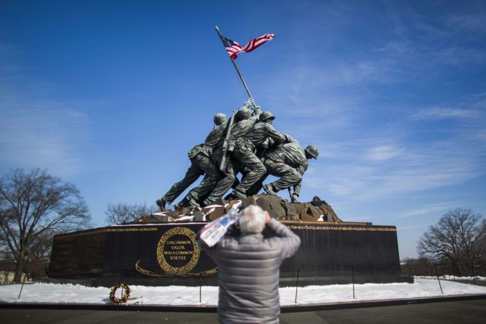 Il Marine Corps War Memorial ad Arlington, Virginia - Epa/Jim Lo Scalzo