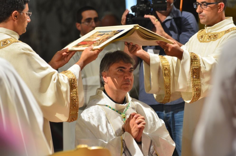 Monsignor Domenico Battaglia nuovo arcivescovo di Napoli. In questa immagine di archivio, la sua ordinazione episcopale nel 2016 a Catanzaro - Archivio Avvenire