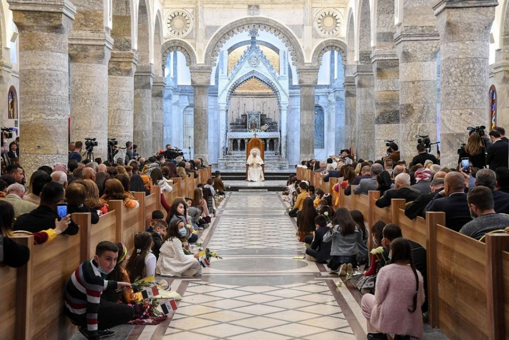 Il Papa nella chiesa della Immacolata Concezione a Qaraqosh - Vatican Media / Ansa