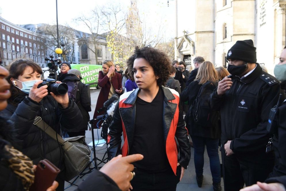 Keria Bell parla con i giornalisti davanti all'Alta Corte inglese - Ansa
