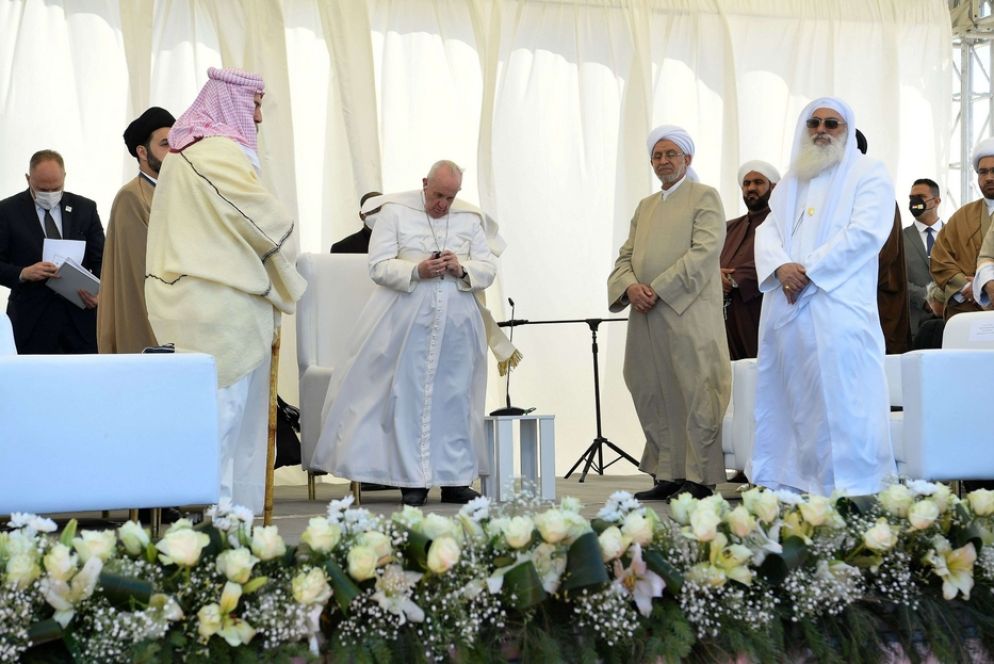 La preghiera al termine dell'incontro interreligioso di Ur - Reuters