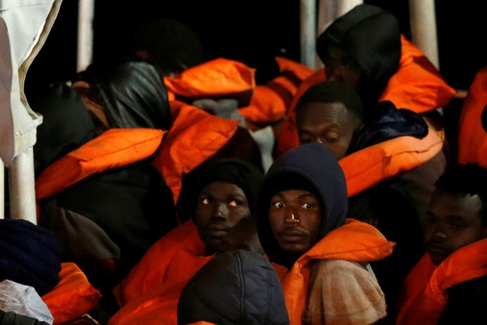 Migranti africani soccorsi al porto di Valletta, a Malta (aprile 2020) - Reuters