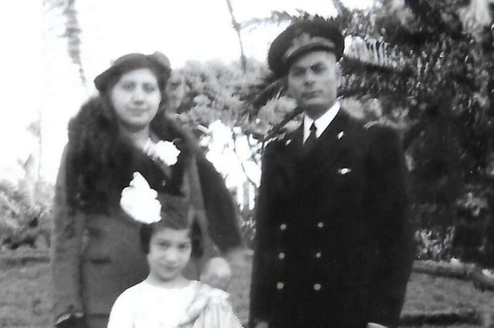 La famiglia Bramante a Taranto. In primo piano la piccola Lucia - Foto Famiglia Bramante