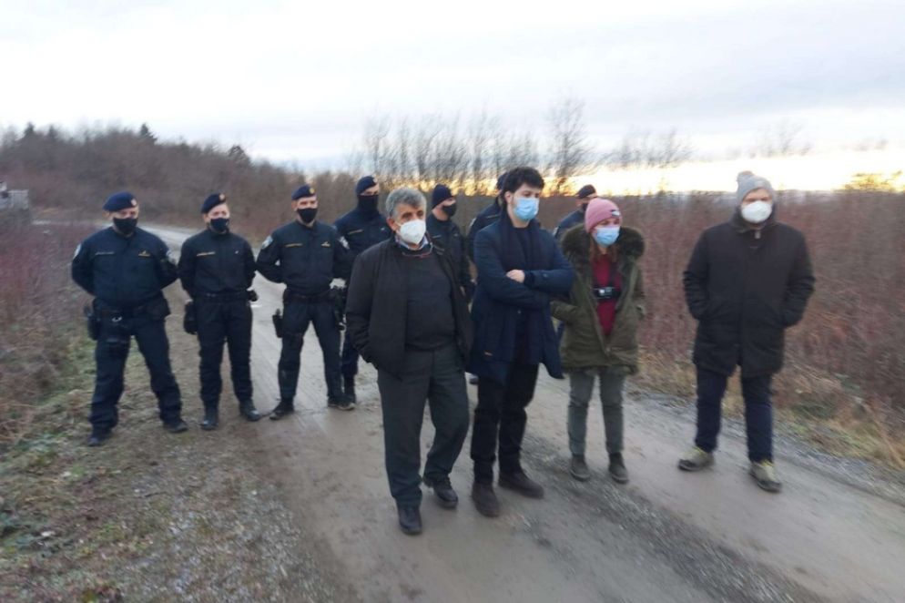 I quattro eurodeputati bloccati dalla polizia croata - Foto Nello Scavo