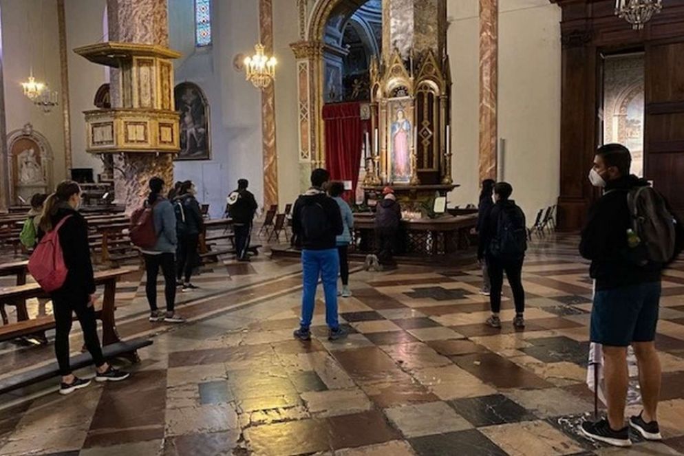 Il pellegrinaggio dei giovani da Perugia ad Assisi per il cardinale Bassetti e per i malati Covid - Arcidiocesi di Perugia-Città della Pieve