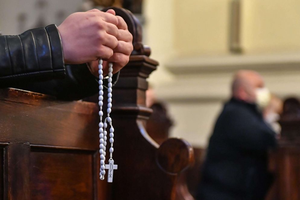 La tappa di Bari, presso la tomba di san Nicola, richiama il popolo di Dio a pregare Maria allargando i confini della cattolicità. Siamo uniti da una sofferenza comune - Ansa
