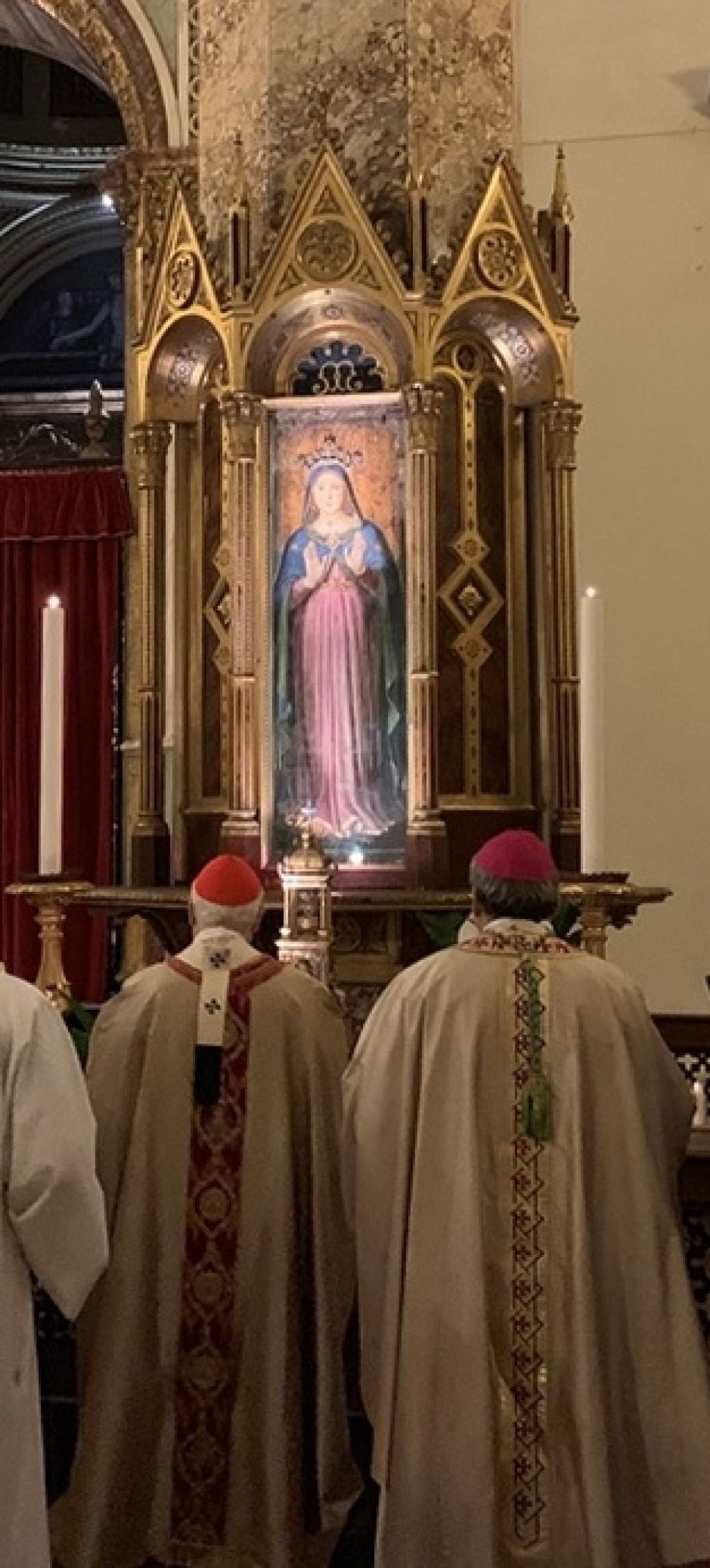 Il cardinale Bassetti davanti alla Madonna delle Grazie nella Cattedrale di Perugia - Arcidiocesi di Perugia-Città della Pieve