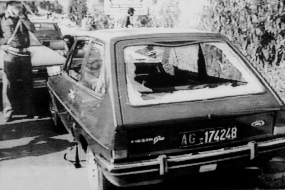 L'autovettura di Livatino dopo l'agguato mortale - Ansa