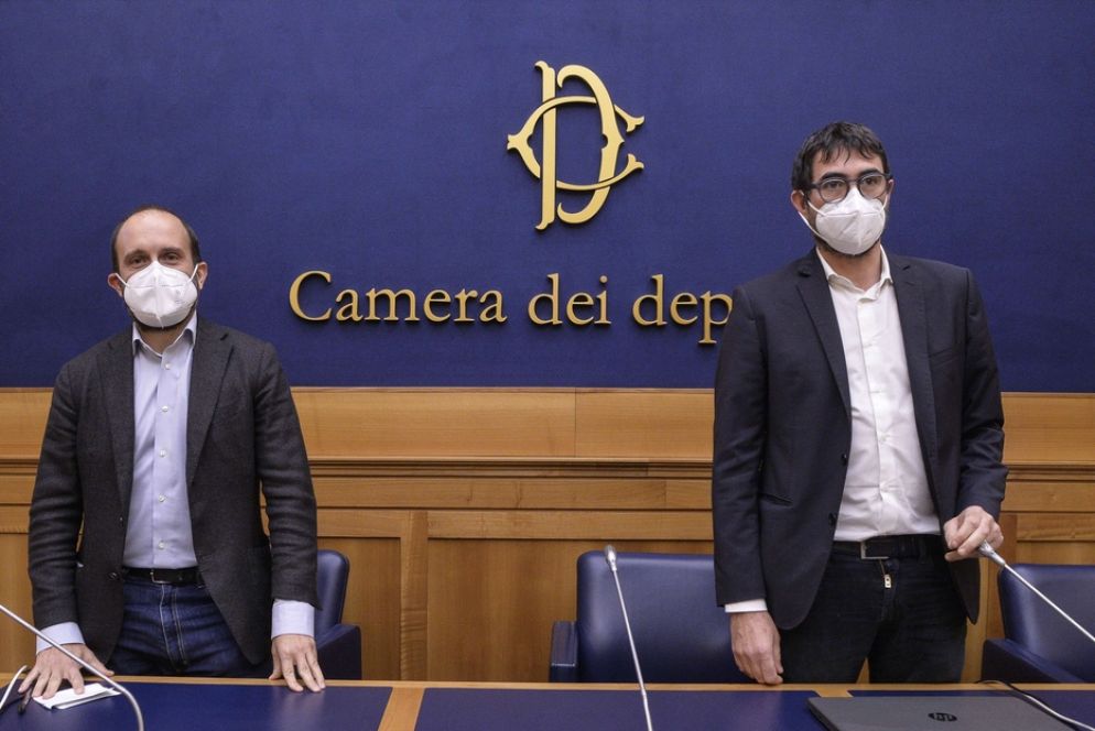 Matteo Orfini e Nicola Fratoianni alla conferenza stampa del 3 dicembre - Fotogramma