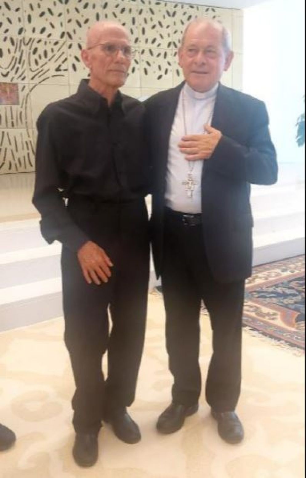 Il vescovo Oliva con fratel Cosimo - .