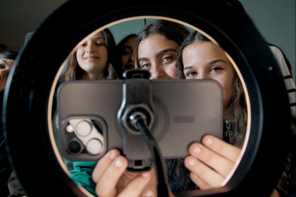 Nel 2024 sono stati 370 i casi di adescamento online - Gianfranco Ferraro per Save the Children